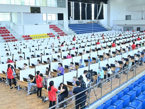 İlk imtahana 10 minə yaxın namizəd dəvət olunub