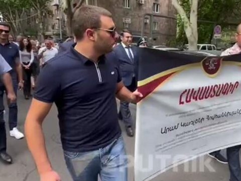 İrəvanda vəkillər etiraz aksiyası keçirdi