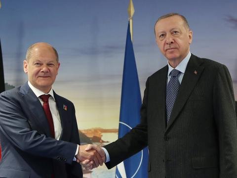 Ərdoğan kanslerlə danışıqlar apardı 