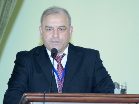 Elmi dərəcələri satan vəzifəli şəxsə cinayət işi AÇILDI