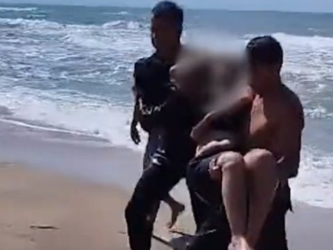 Dənizdə batan qadın xilas edildi - VİDEO