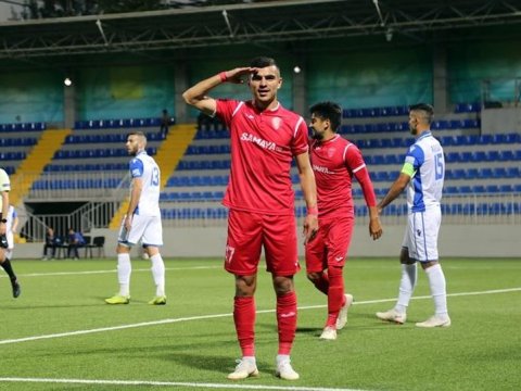 Azərbaycanlı futbolçu İrəvanda - FOTO