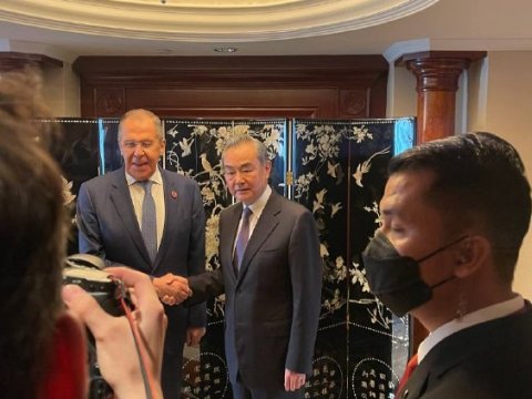 Lavrov Çin rəsmisi ilə görüşdü