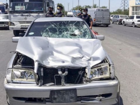 Yolu keçən ana və qızını maşın vurub öldürdü