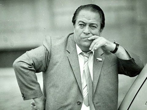 Rəşid Behbudovdan yadigar qalan bahalı brilyantlar oğurlandı