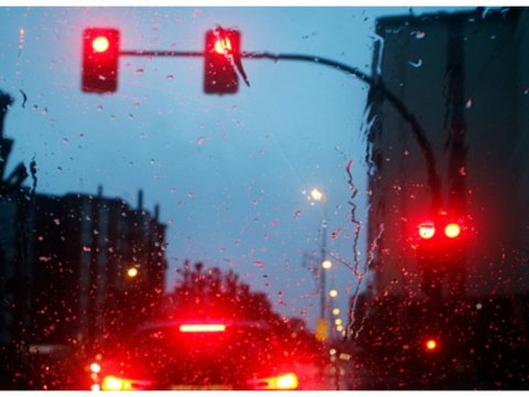Yağış işıqforların işində problem yaratdı
