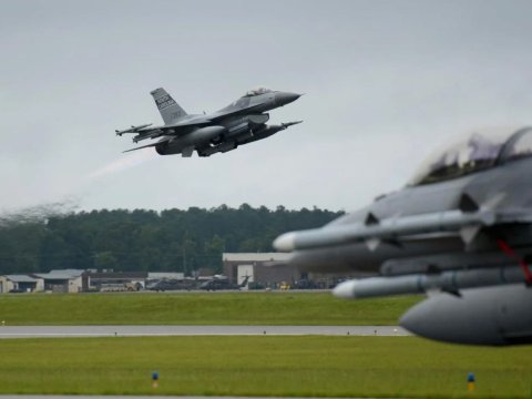 Ukraynalı pilotların F-16 təlimləri mərhələli olacaq - İQNAT