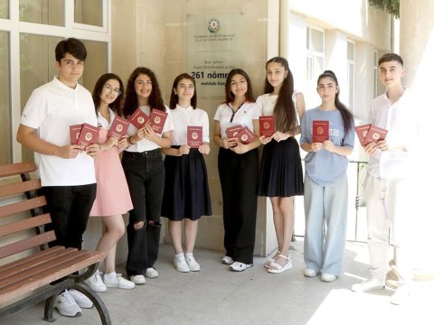 Bakıda 1939 nəfər məktəbi fərqlənmə ilə bitirib