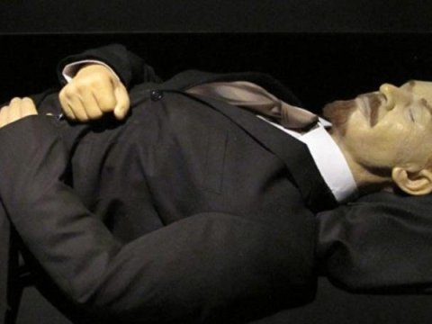 Leninin mavzoleyinə molotov kokteyli atıldı - Saxlanılan var