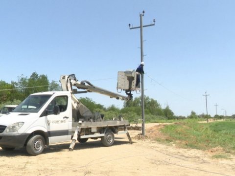 “Azərişıq” Yevlaxın 4 kəndində yenidənqurma işləri aparır - VİDEO