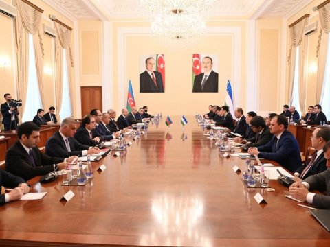 Əli Əsədov Özbəkistan Baş naziri ilə görüşdü
