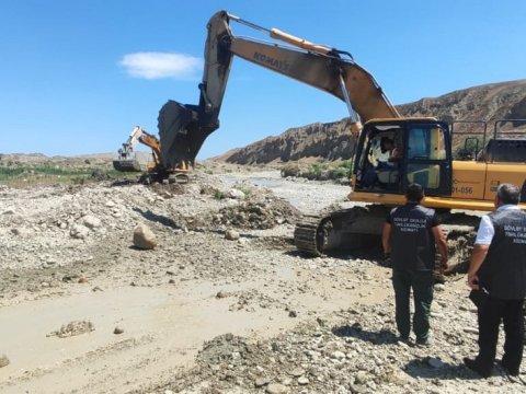 Qanunsuz qum-çınqıl daşıyan şəxs 3 min manat cərimələndi