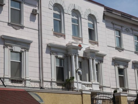 Rusiya Çin Konsulluğunu atəşə tutdu - FOTO