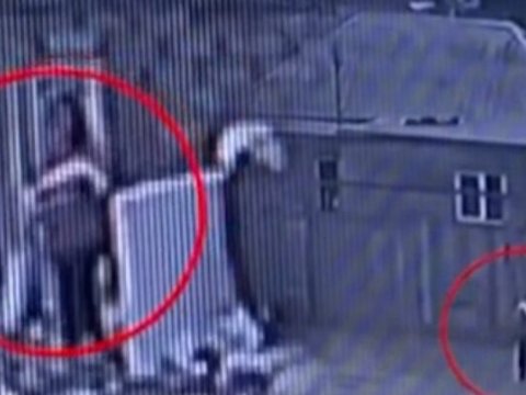 Körpəsini zibil qutusuna atan anaya cinayət işi AÇILDI