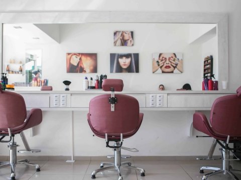 Gözəllik salonunda OĞURLUQ