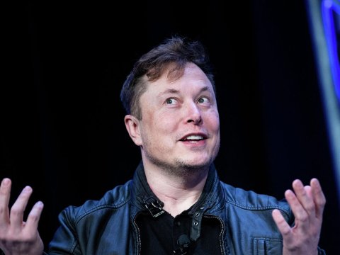 İlon Mask bir gündə 20,3 milyard dollar itirdi