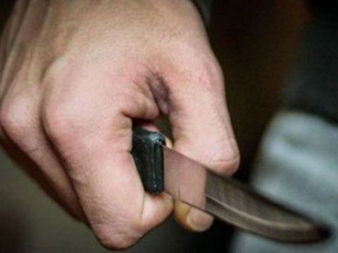 Bakıda ata oğlunu ölümcül hala saldı