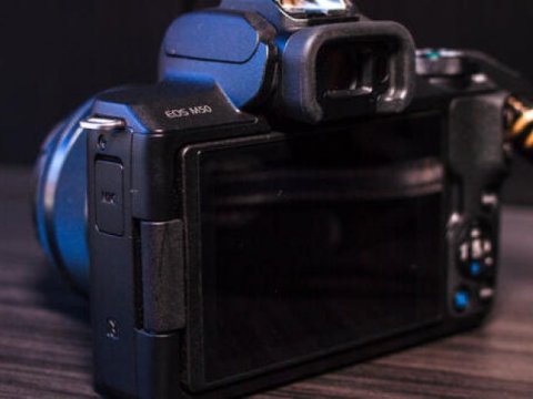 Bakıda bahalı fotoaparat oğurlandı