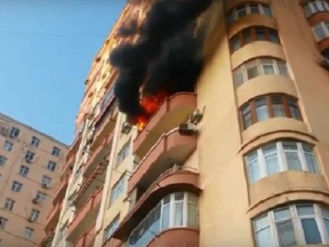 Bakının mərkəzində yerləşən binada YANĞIN