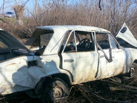 Maşın maneəyə çırpıldı - 4 nəfər yaralandı