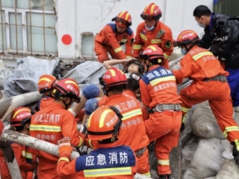 İdman zalının damı uçdu - 11 nəfər öldü