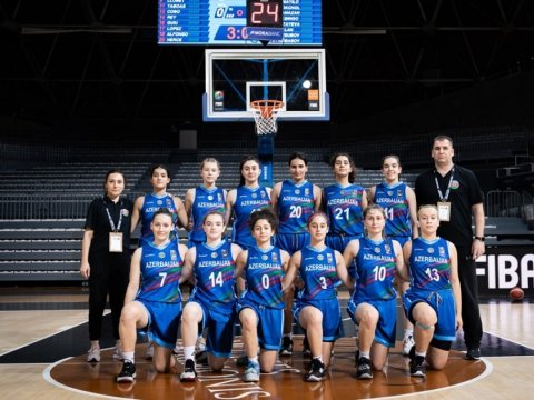 Təyyarə kaptanı qalib qızlarımızı belə təbrik etdi - VİDEO