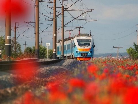 Teplovoz maşınla toqquşdu - Xəsarət alan var