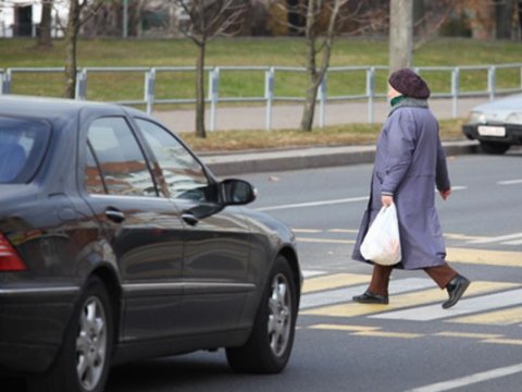 94 yaşlı qadını maşın vurub ÖLDÜRDÜ