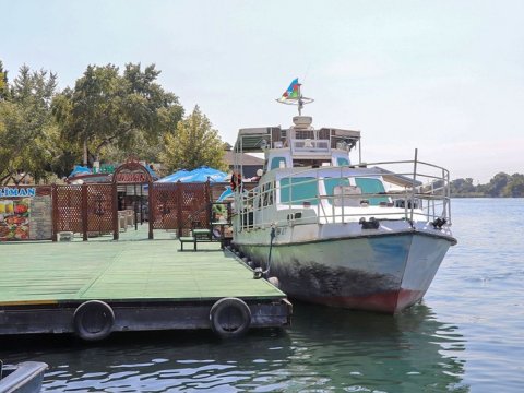 Mingəçevirdə kater sahilə çırpıldı - Xəsarət alanlar var