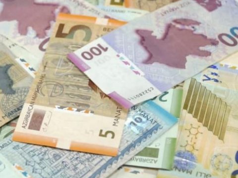 Saxta pulla dövlət rüsumu ödəmək istədi