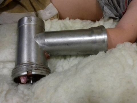 Azyaşlının əli ətçəkən maşında qaldı