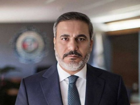 Hakan Fidan Macarıstana gedir 