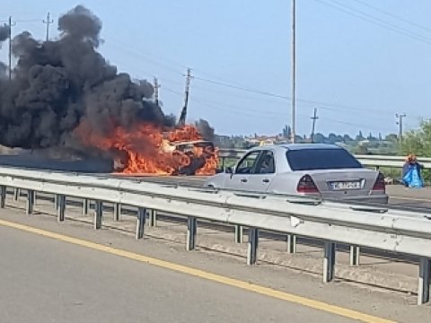 Avtomobil Ələt-Astara yolunda kül oldu