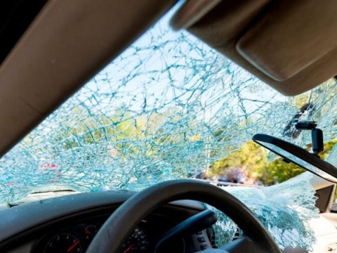 Sabunçuda avtomobillər toqquşdu - Yaralanan var