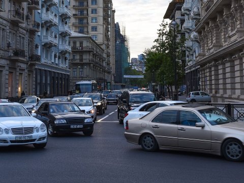 Azərbaycanda avtomobillər tez 