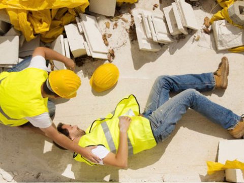 İşlədiyi evdə yıxılan usta yolda ÖLDÜ