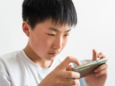 Çində uşaqların telefon istifadəsi məhdudlaşdırılır