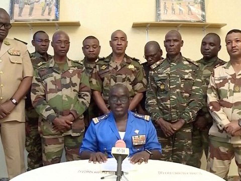 Nigerdə komendant saatı ləğv edildi