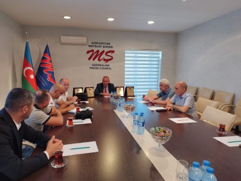 Mətbuat Şurası veteran jurnalistləri təltif etdi - FOTO