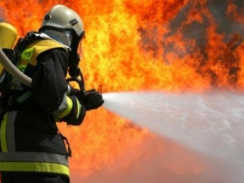 Zaqatalada kollec yanıb