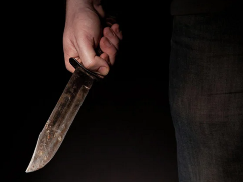 Ata və oğul bıçaqlandı