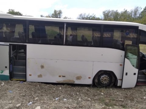 Turistləri Qəbələyə aparan avtobus qəzaya uğradı - FOTOLAR