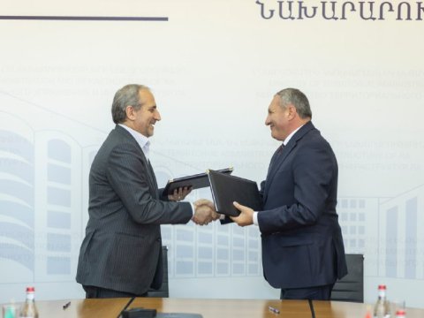 İranla Ermənistan arasında enerji sazişinin müddəti uzadıldı