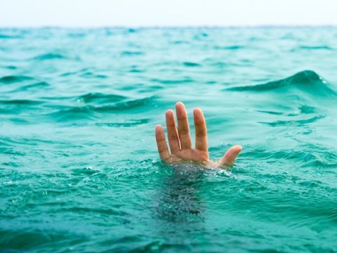 Dənizdə yenə batan var 