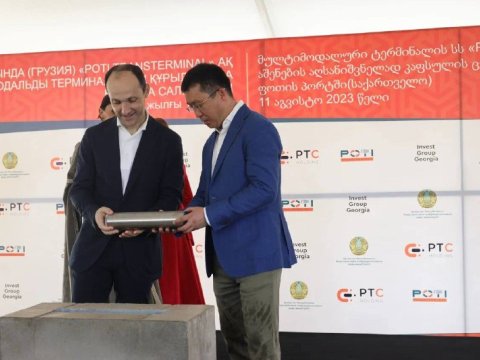 Qazaxıstan Gürcüstanda konteyner terminalı tikir - Nazir təməl qoydu