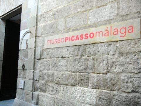 Məşhur muzeyin əməkdaşları tətilə hazırlaşır