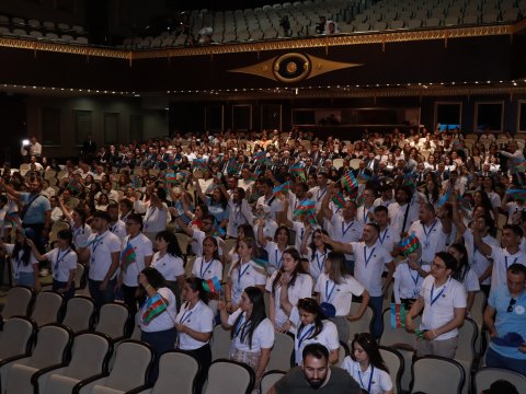 Diaspor Gənclərinin IV Yay Düşərgəsi: Maraqlı iştirakçılar, dərin suallar...