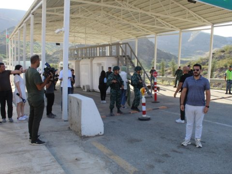 Türkiyəli jurnalistlər ermənilərin “humanitar” şousunu izlədi