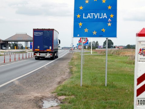 Latviya Belarusla sərhədə əlavə qoşun toplayır