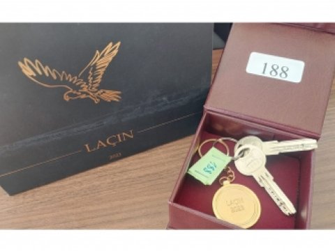 Daha 18 ailə Laçında öz evinin açarını təhvil aldı